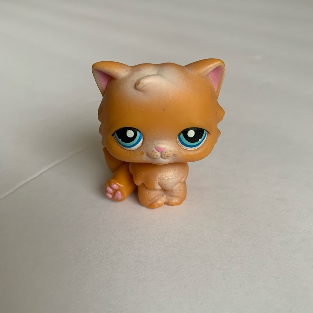 Littlest Pet Shop LPS Persian Cat #153 Blue Eyes Authentic Hasbro Orange Magnet